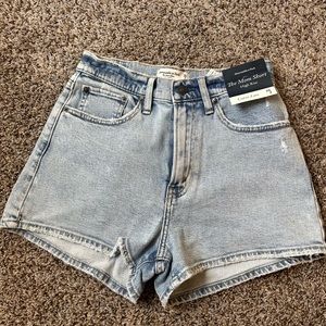 Abercrombie NWT Mom Shorts - Curve Love size 2 / 26